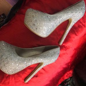 Sheik size 7.5 jeweled platform heels